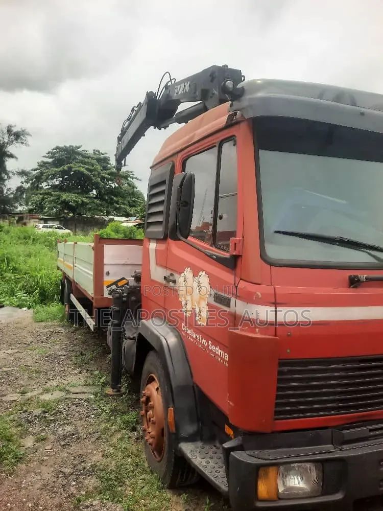 Mercedes Benz Hiab 1317 Truck 5 Tons