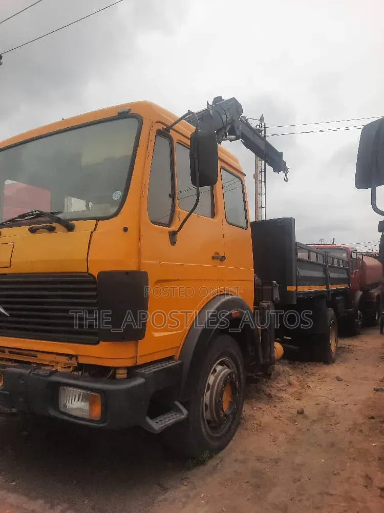 Mercedes Benz Hiab 5 Tons 2012 Yellow