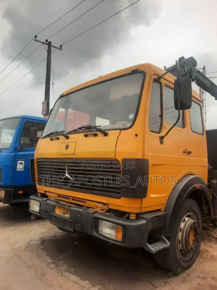 Mercedes Benz Hiab 5 Tons 2012 Yellow