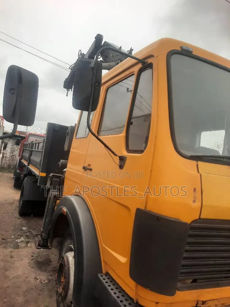 Mercedes Benz Hiab 5 Tons 2012 Yellow