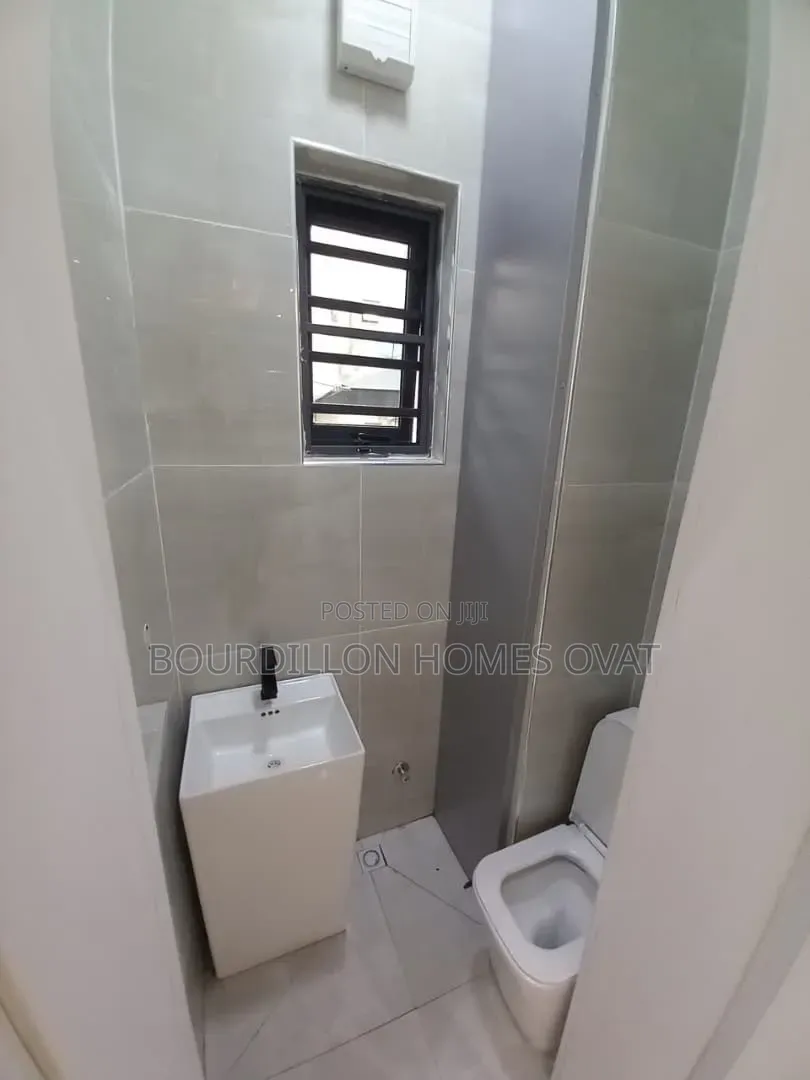 4bdrm Duplex in Oniru Victoria for sale