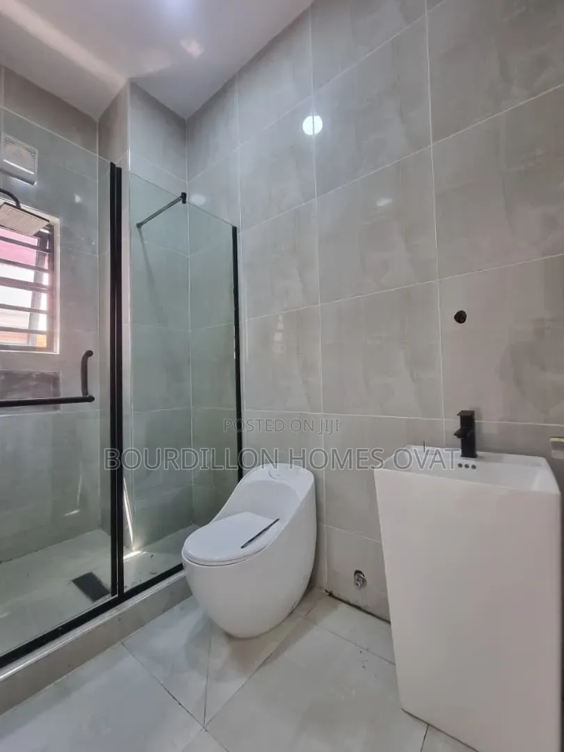 4bdrm Duplex in Oniru Victoria for sale