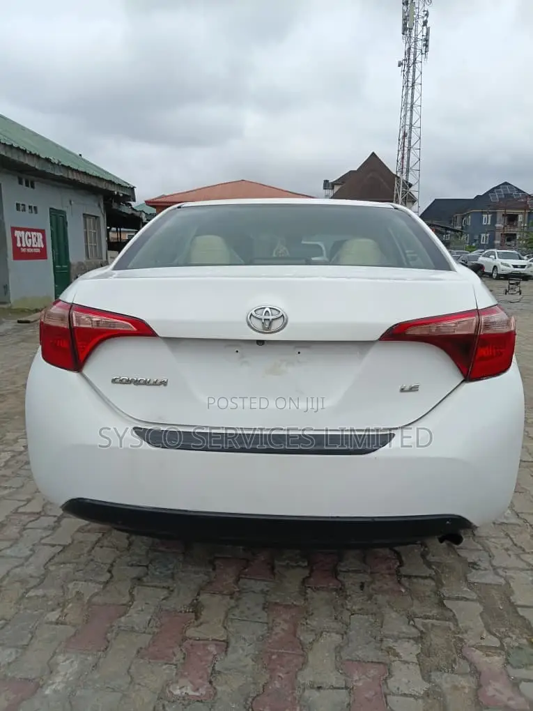 Toyota Corolla 2018 White