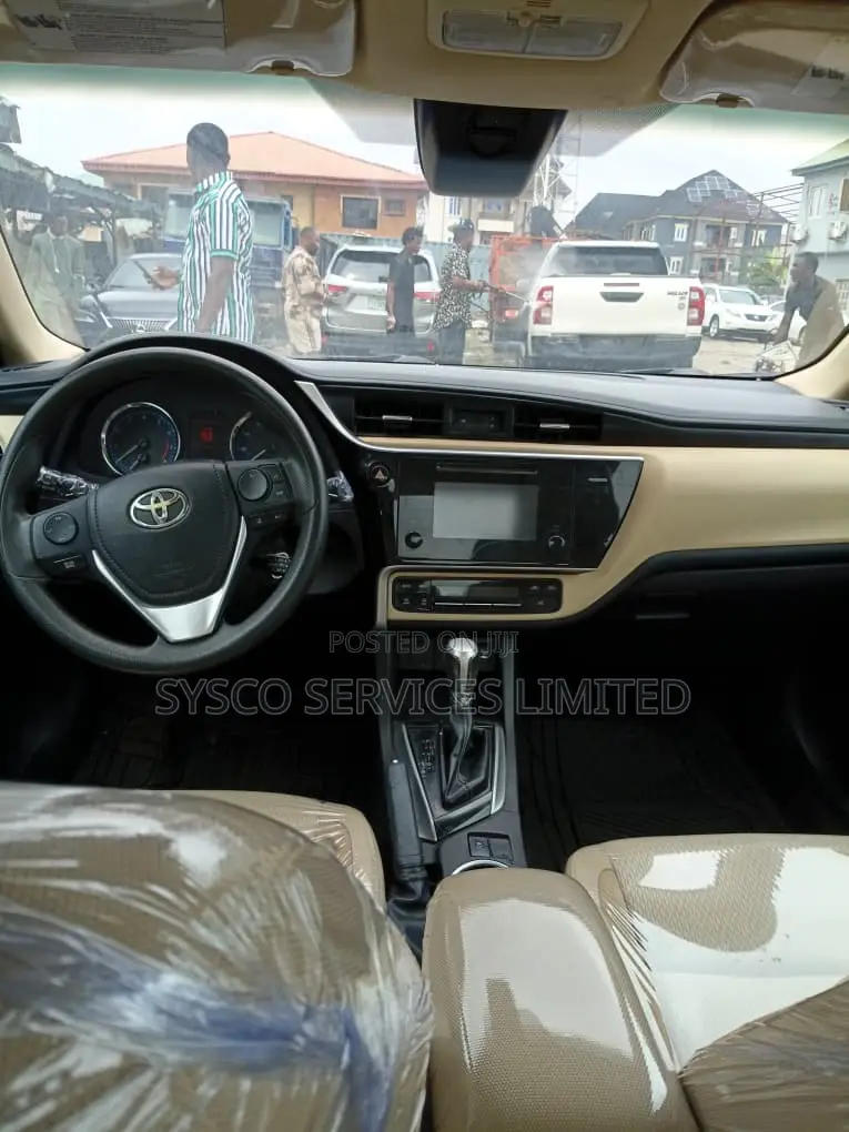 Toyota Corolla 2018 White