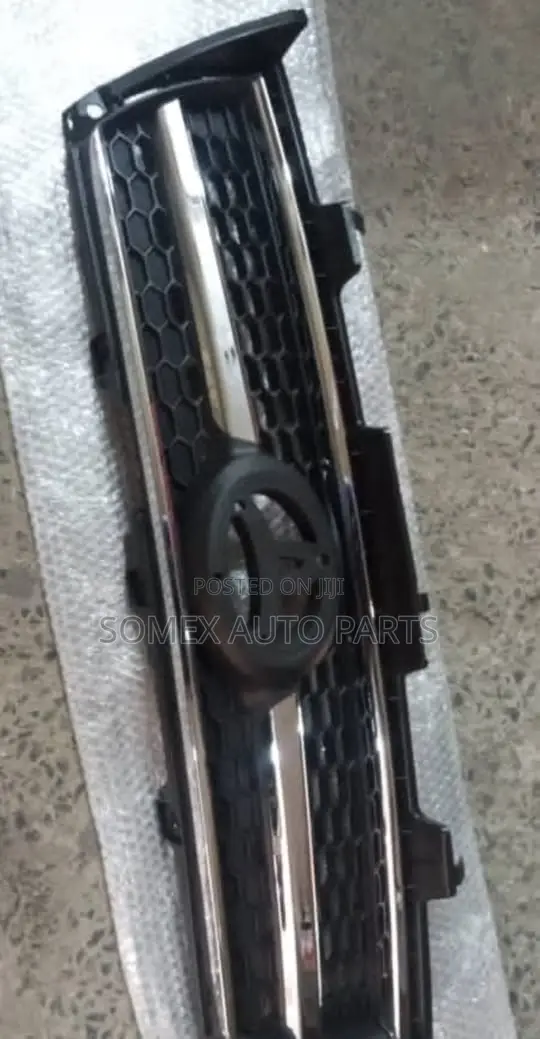 2006–2008 Toyota Rav4 Chrome Front Bumber Upper Center Grille