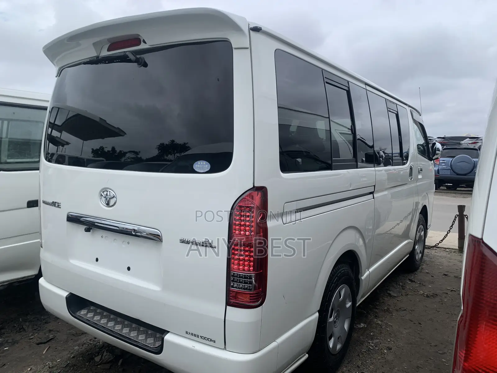 Toyota HiAce 2015 White