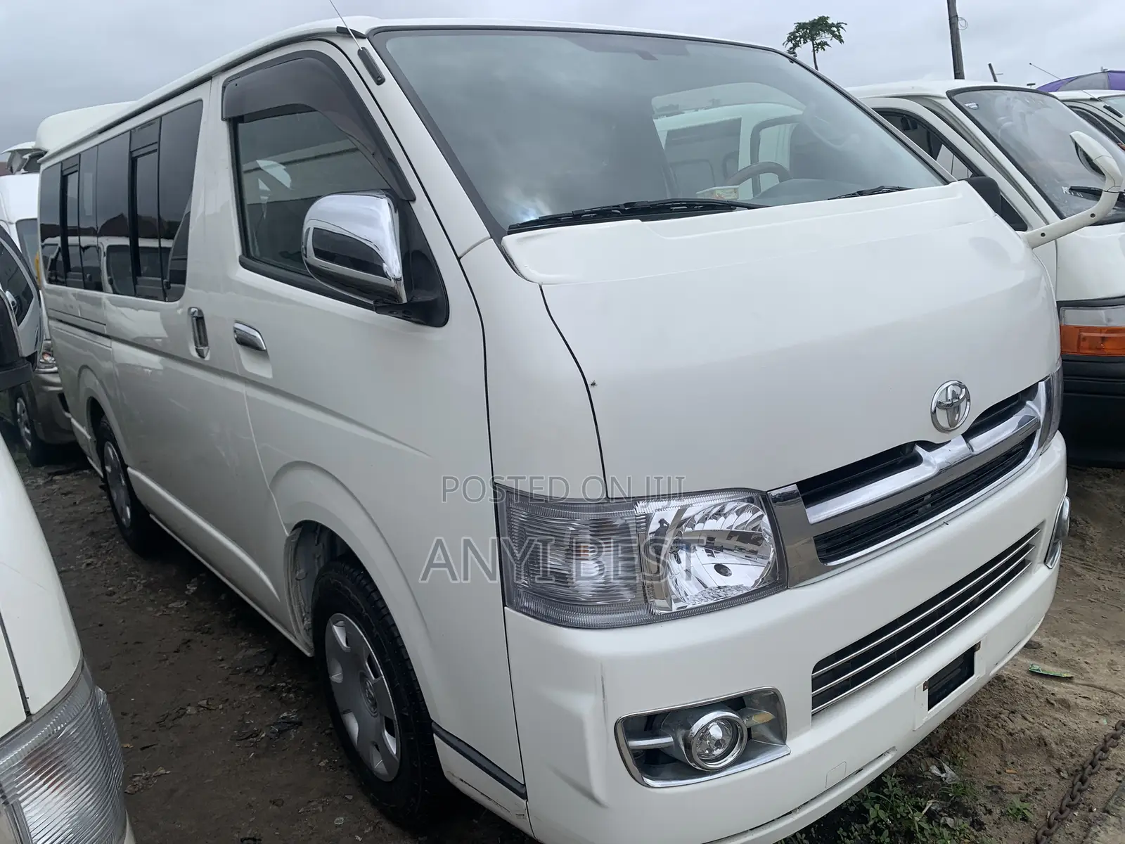 Toyota HiAce 2015 White
