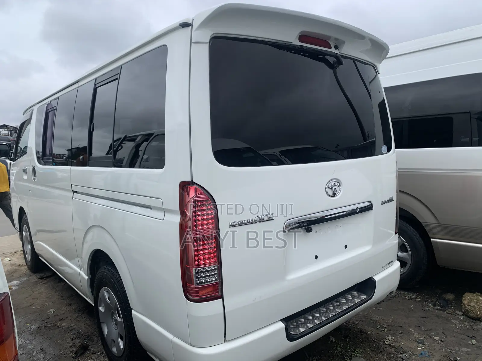 Toyota HiAce 2015 White