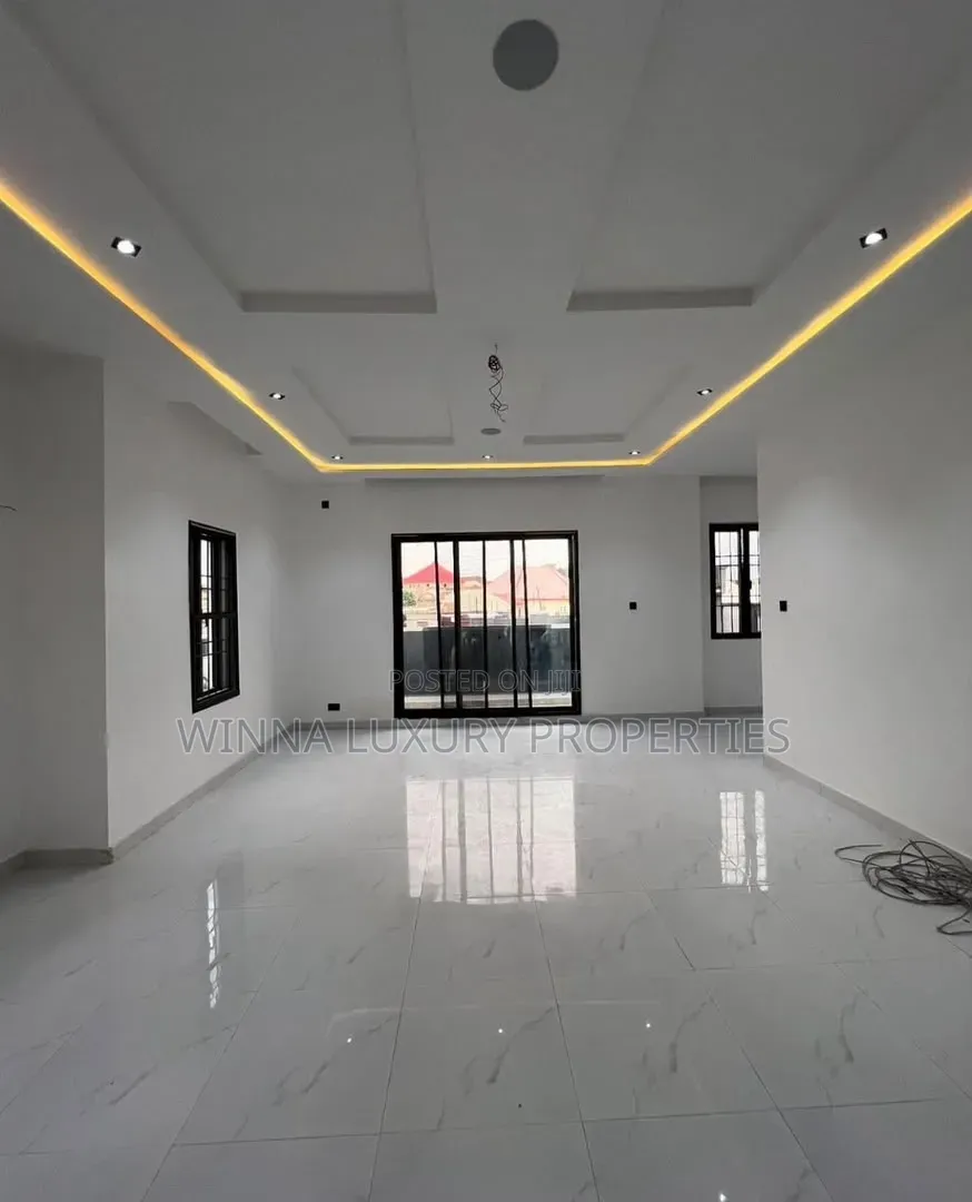 7bdrm Duplex in Guzape District for sale
