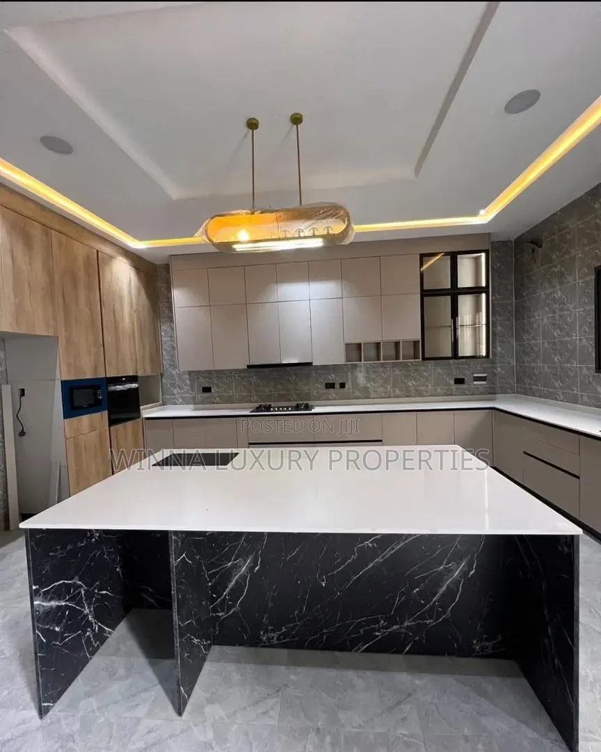7bdrm Duplex in Guzape District for sale