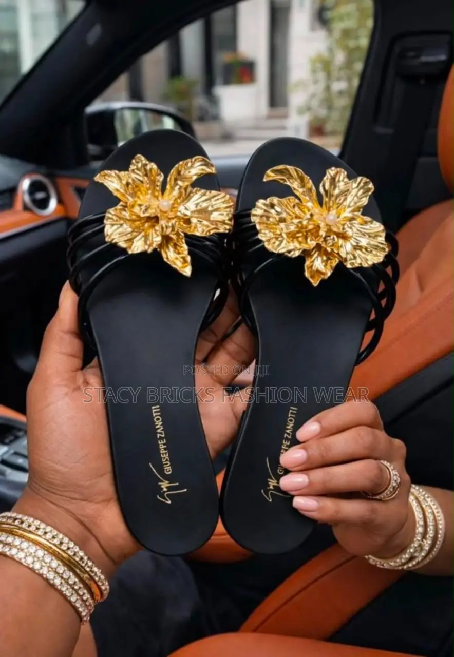 Zanotti Slippers Comes With Branded Box