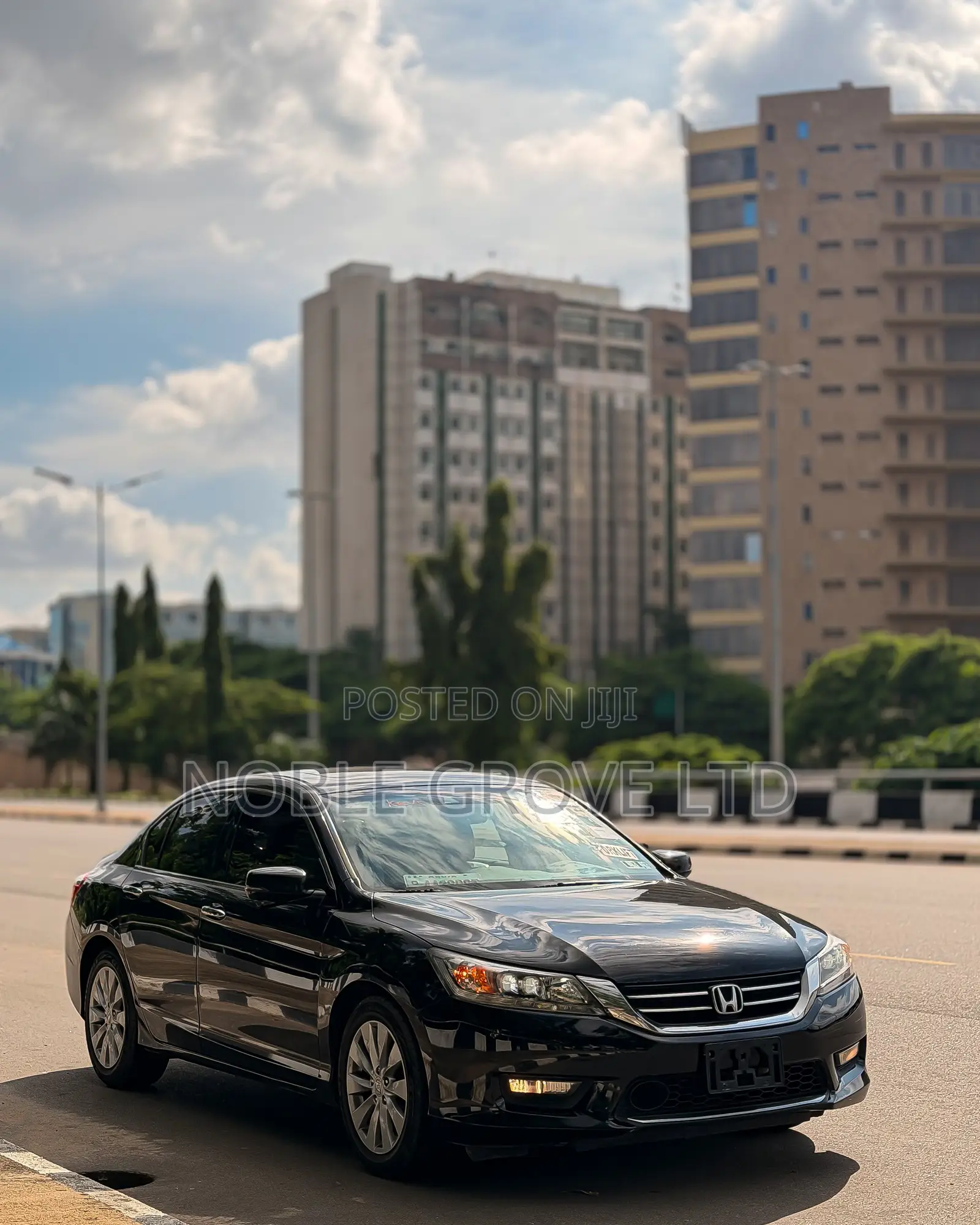 Honda Accord Touring 4dr Sedan FWD (3.5L 6cyl 6A) 2013 Black