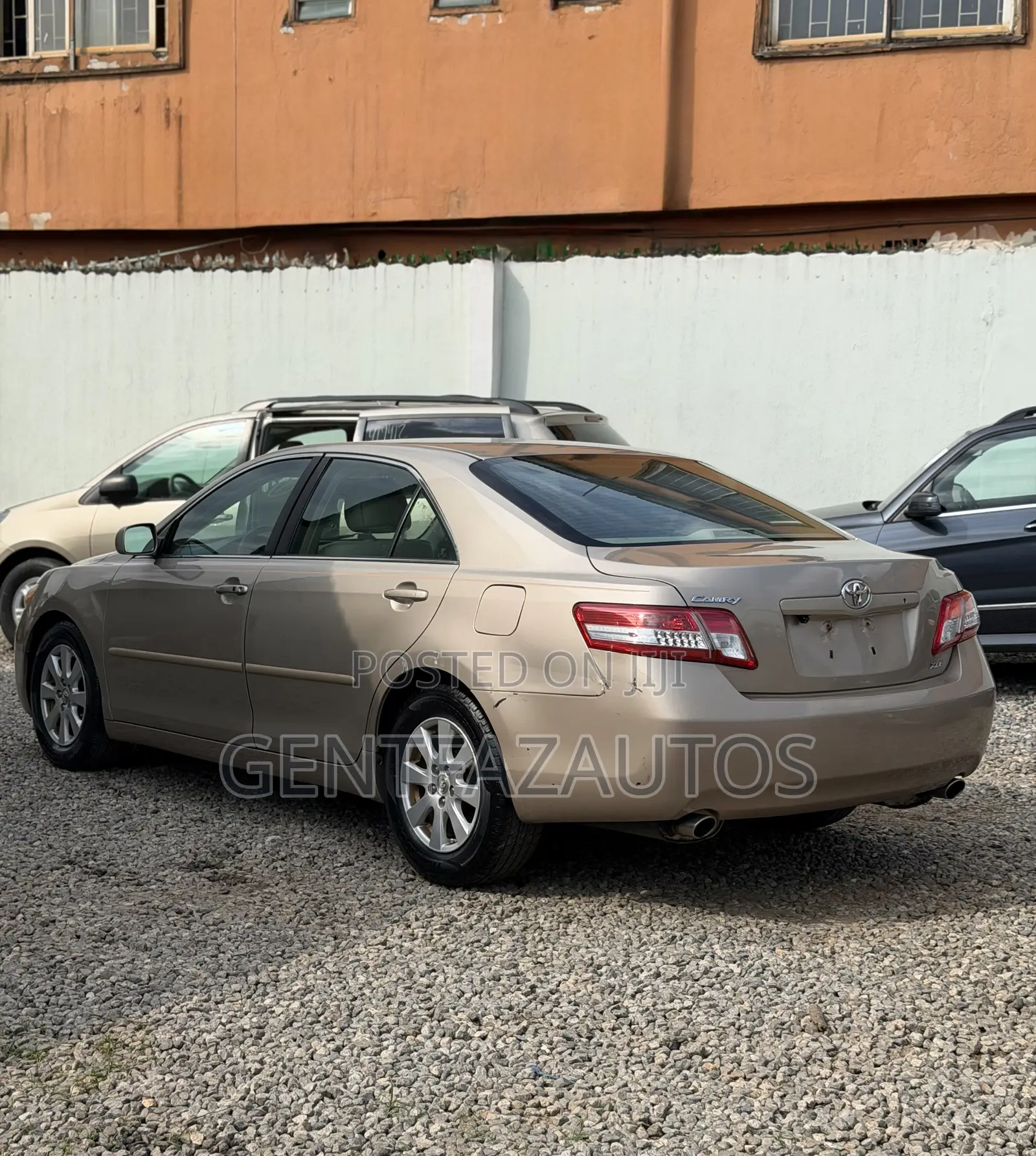 Toyota Camry XLE V6 4dr Sedan (3.5L 6cyl 6AM) 2009 Gold