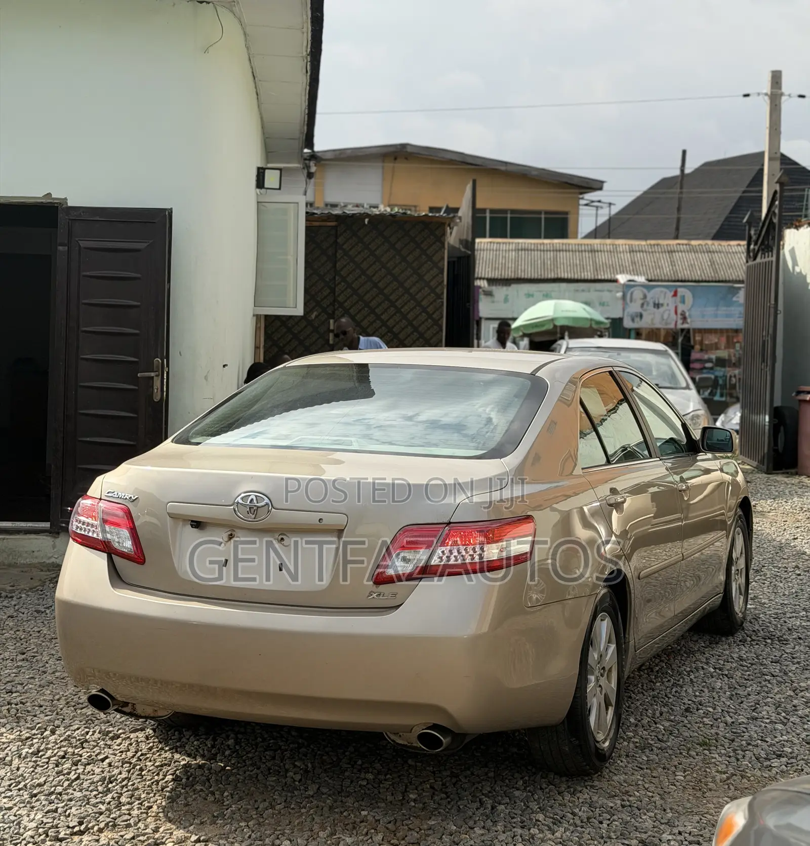 Toyota Camry XLE V6 4dr Sedan (3.5L 6cyl 6AM) 2009 Gold