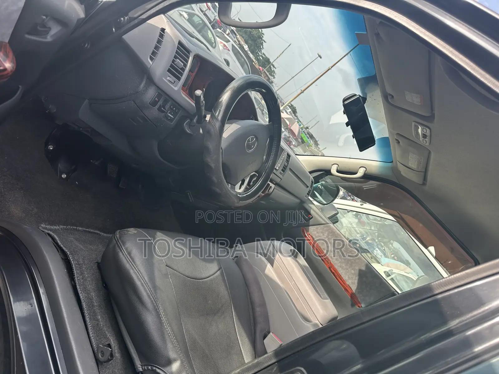 Toyota HiAce 2013 Black