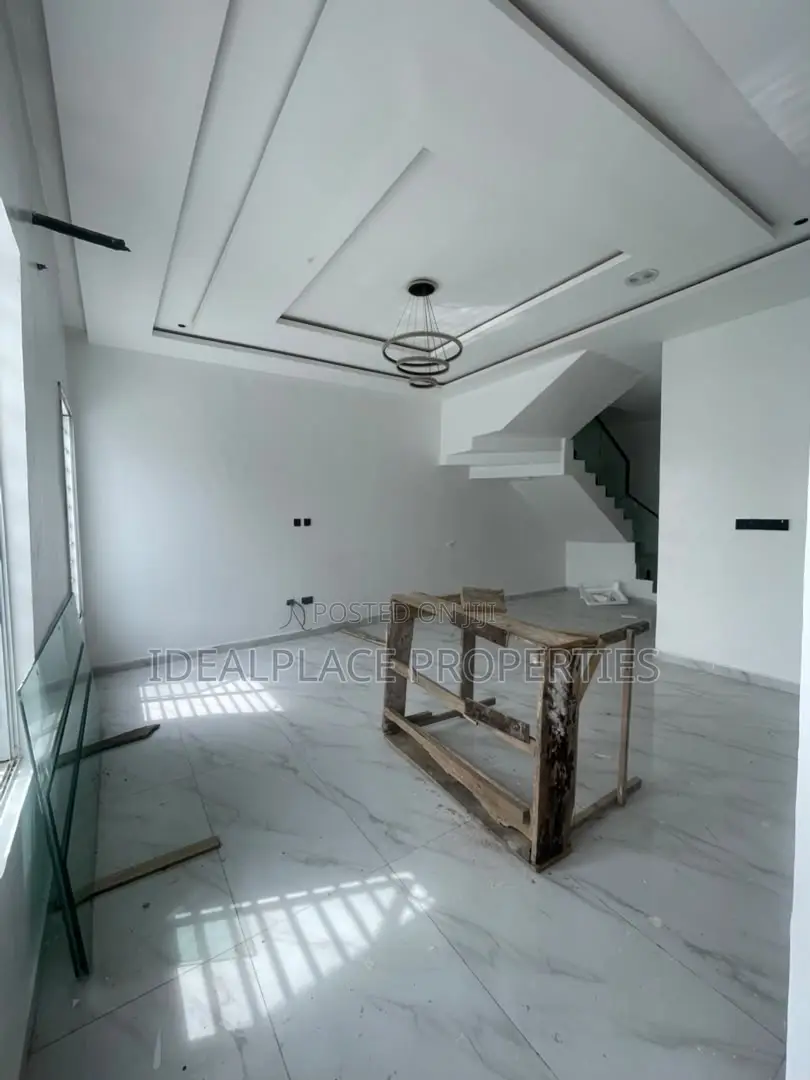 4bdrm Duplex in Ikota for sale
