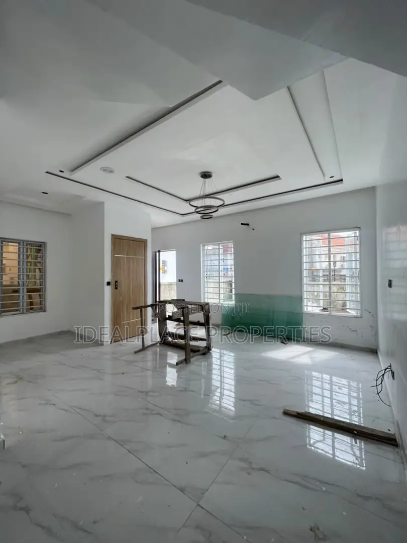 4bdrm Duplex in Ikota for sale