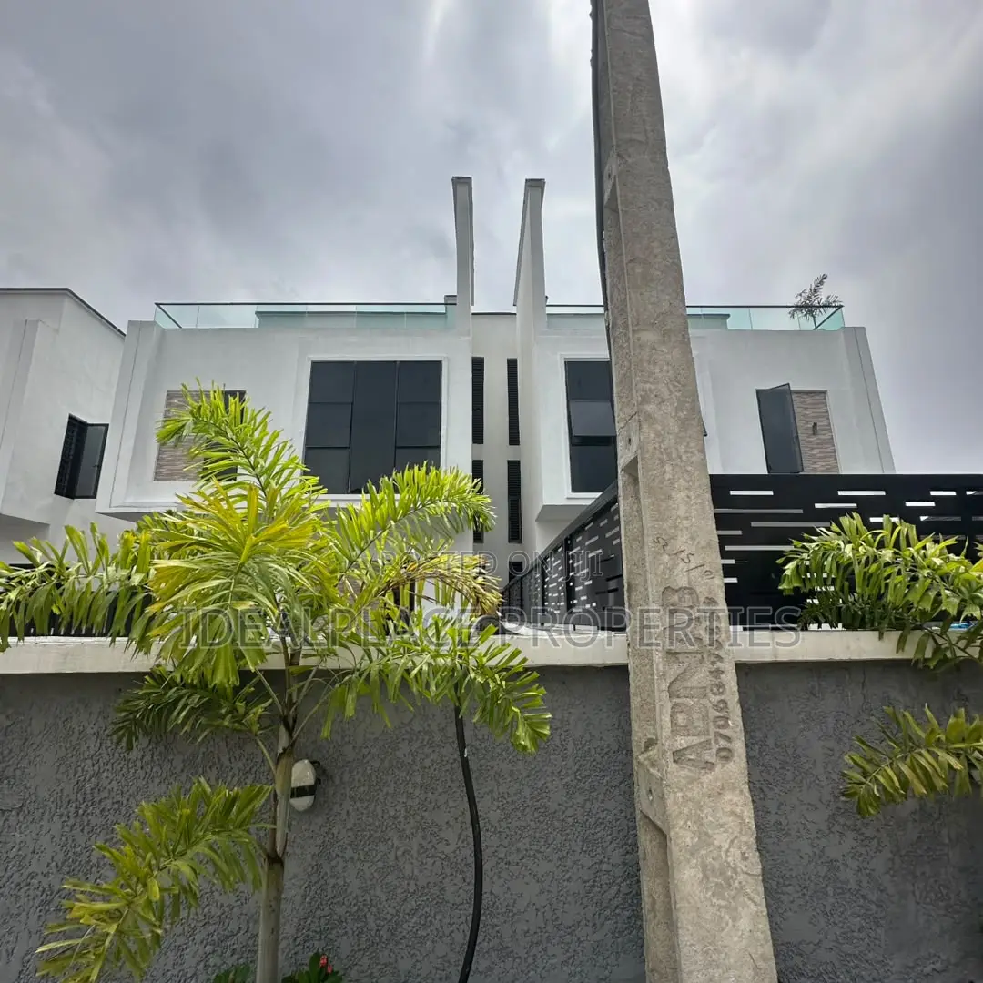 5bdrm Duplex in Sangotedo for sale