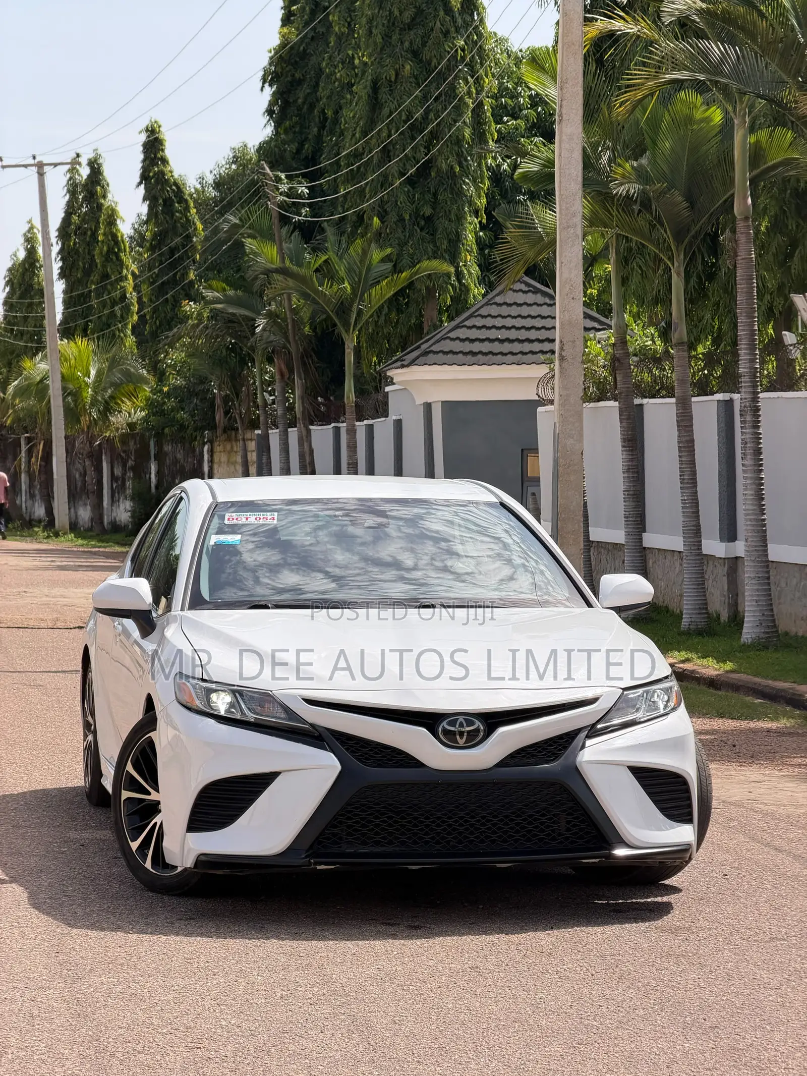 Toyota Camry SE (2.5L 4cyl 8A) 2019 White