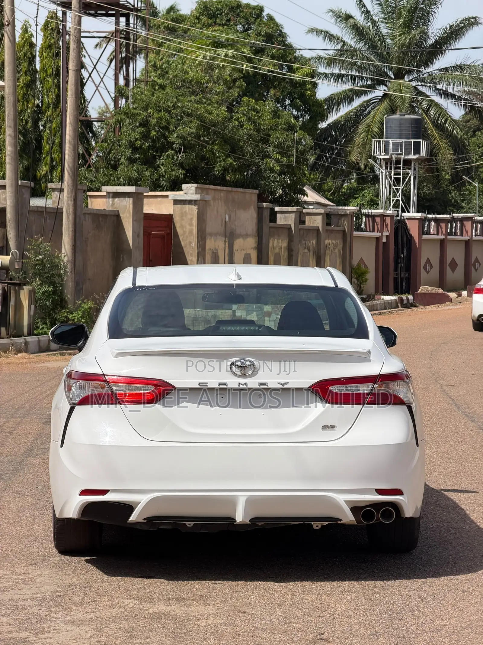 Toyota Camry SE (2.5L 4cyl 8A) 2019 White