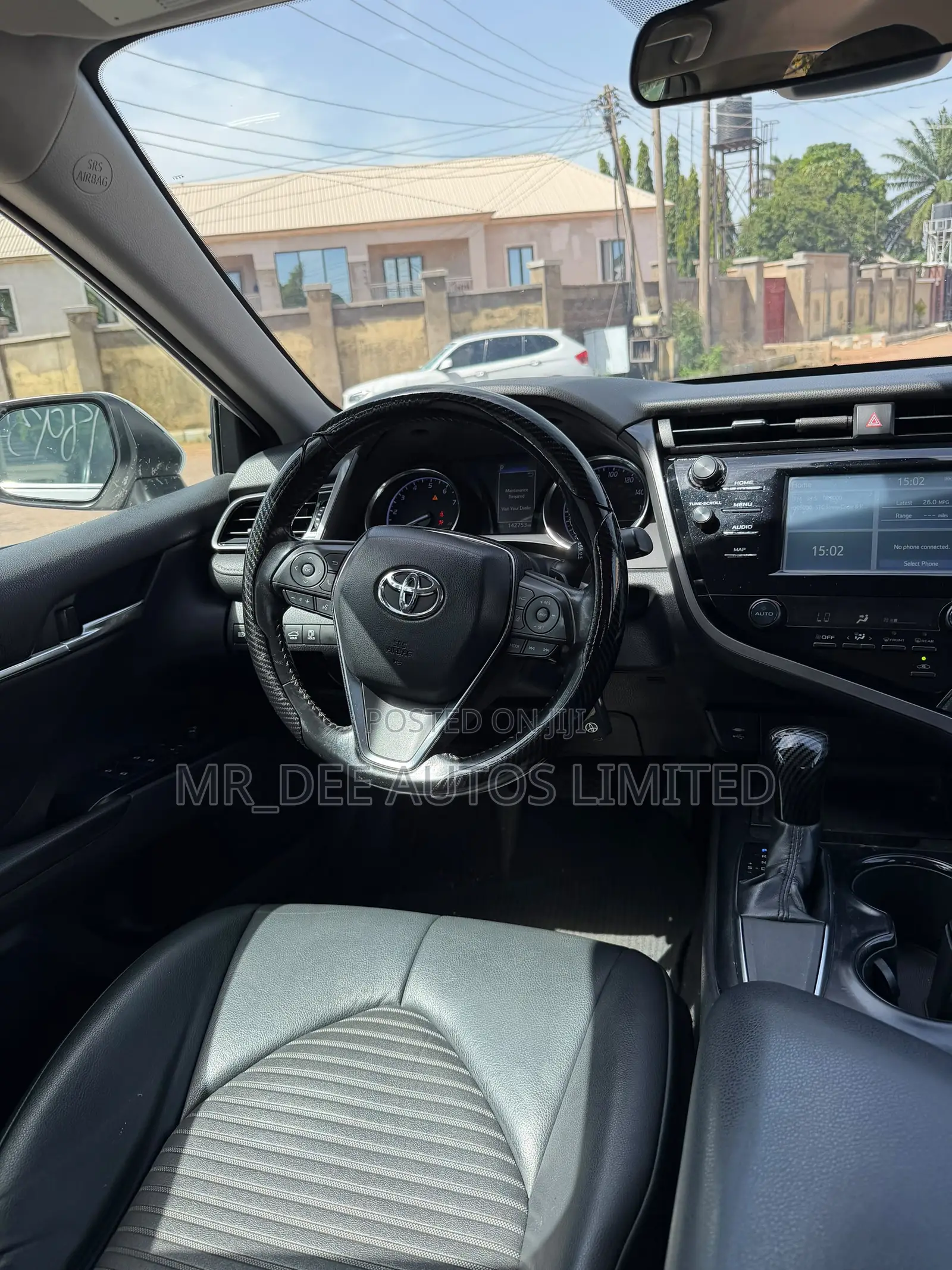 Toyota Camry SE (2.5L 4cyl 8A) 2019 White