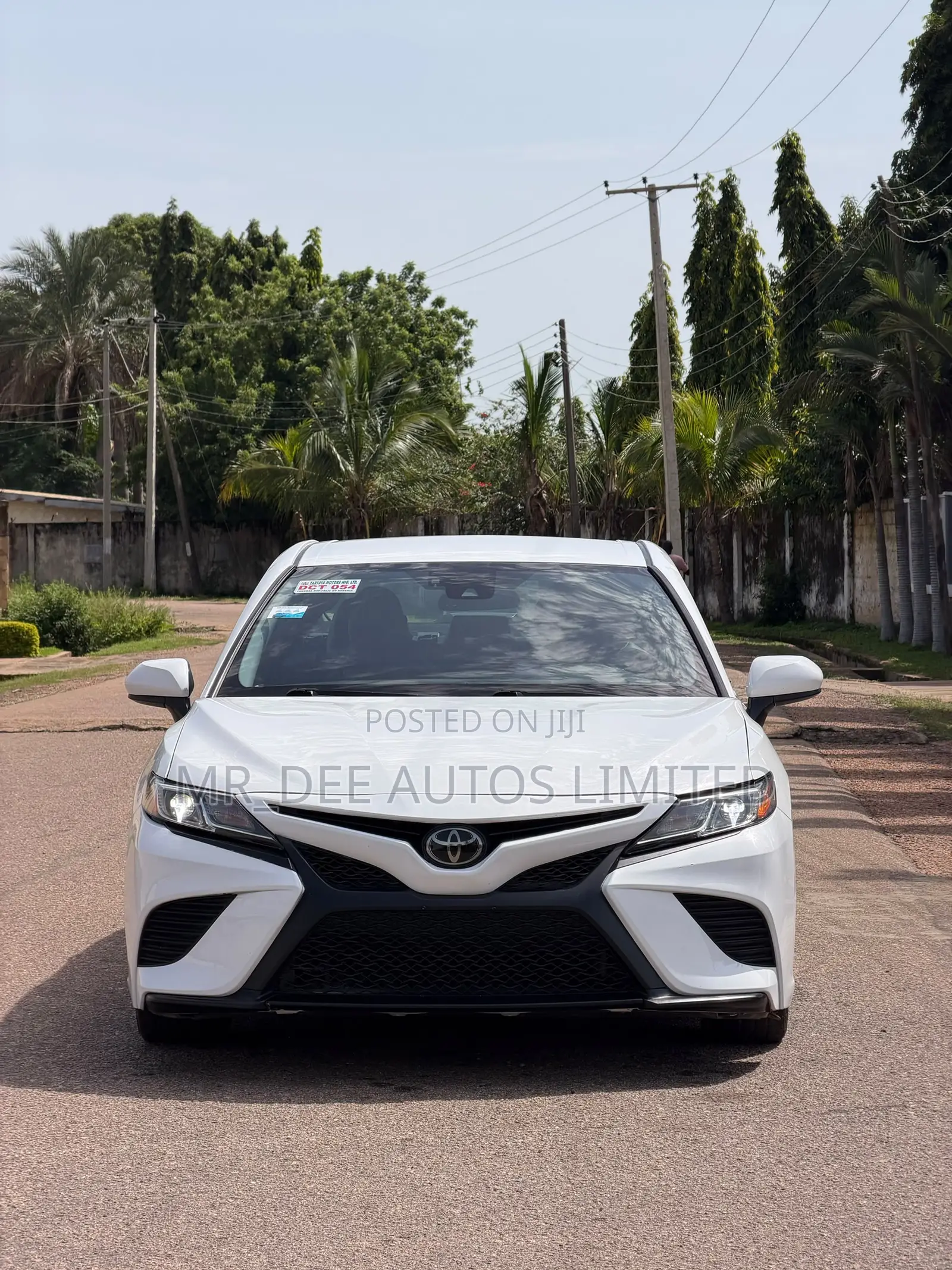 Toyota Camry SE (2.5L 4cyl 8A) 2019 White