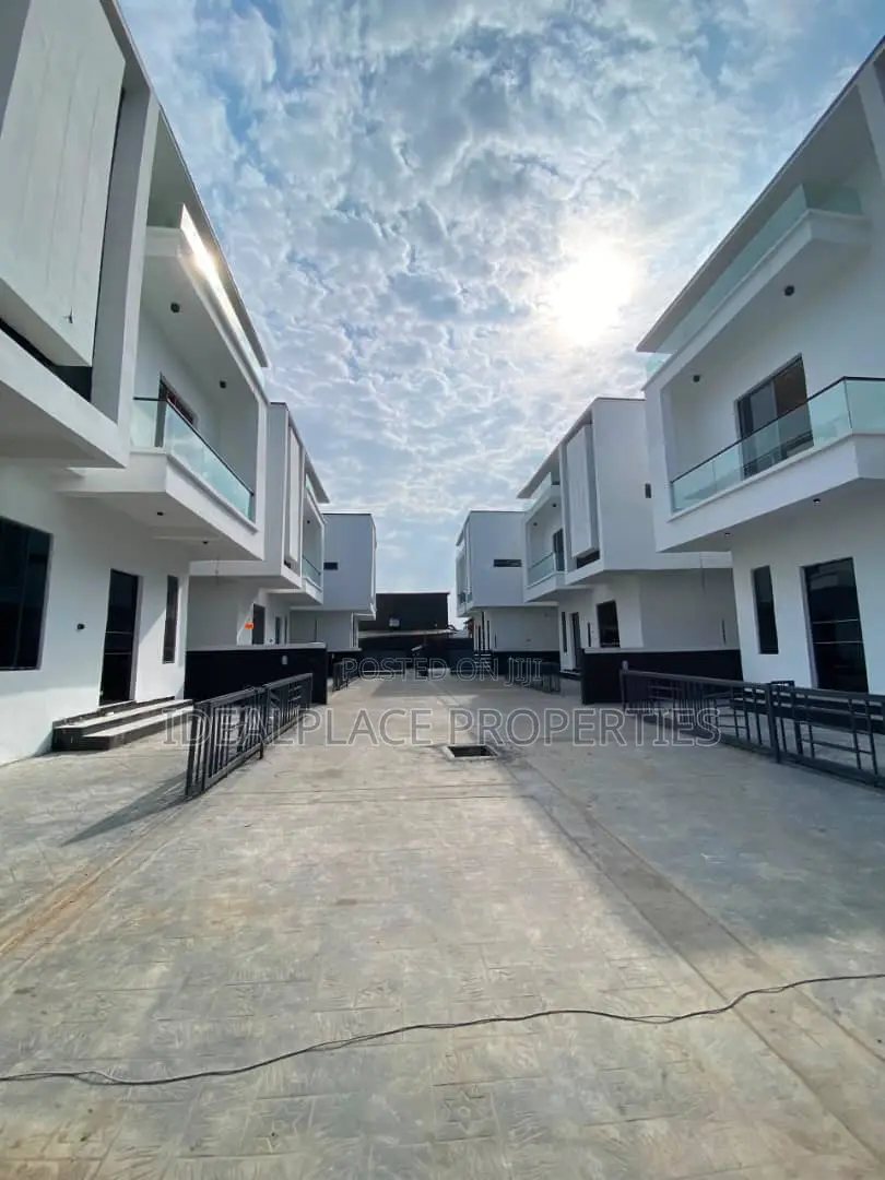 4bdrm Duplex in Idado for sale