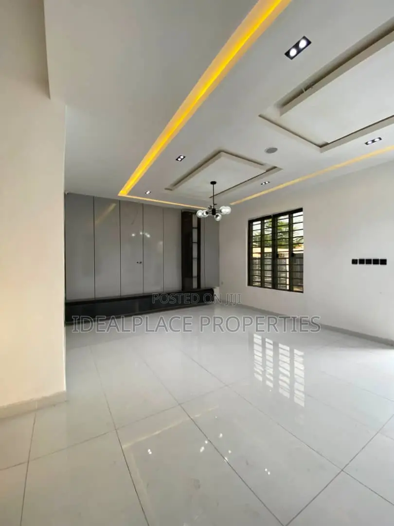 4bdrm Duplex in Idado for sale