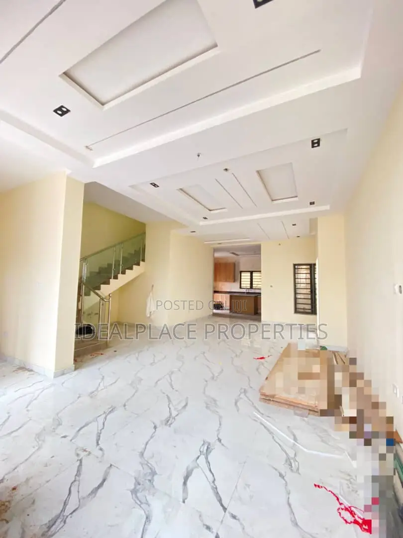 5bdrm Duplex in Idado for sale