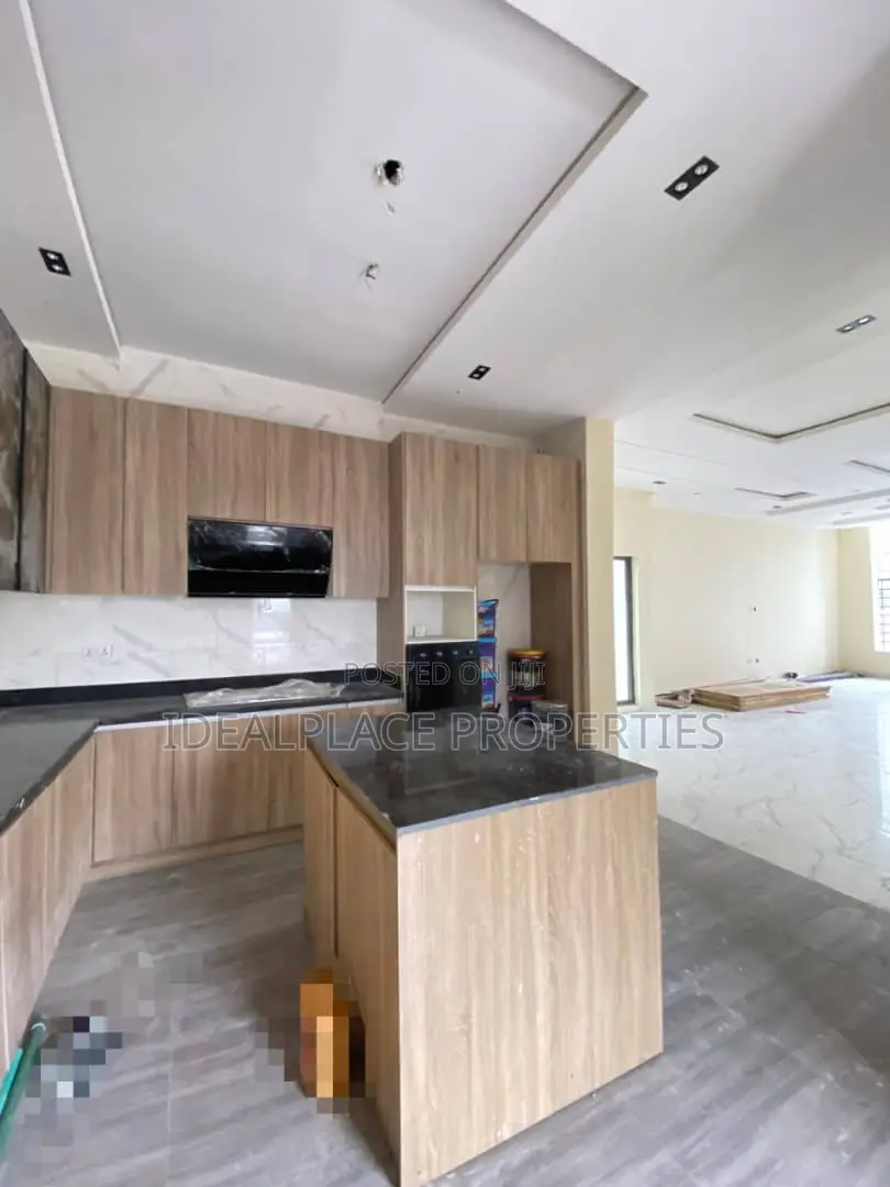 5bdrm Duplex in Idado for sale