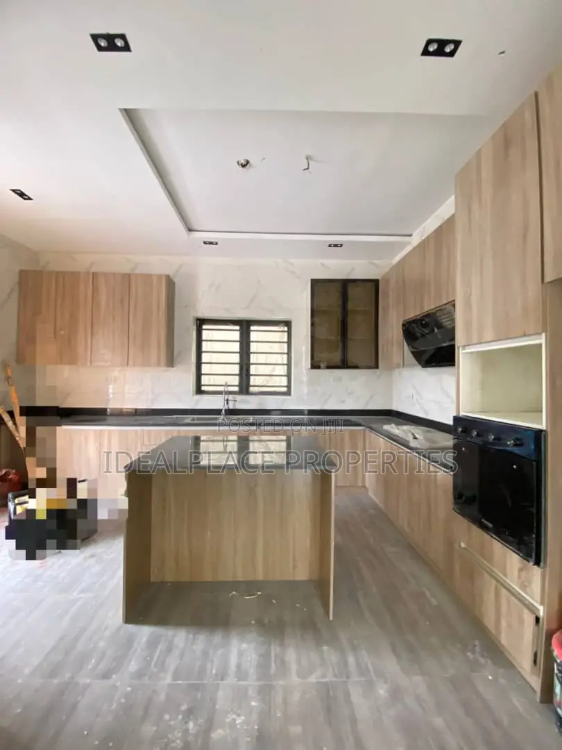 5bdrm Duplex in Idado for sale