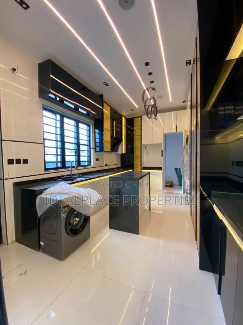 5bdrm Duplex in Ologolo for sale