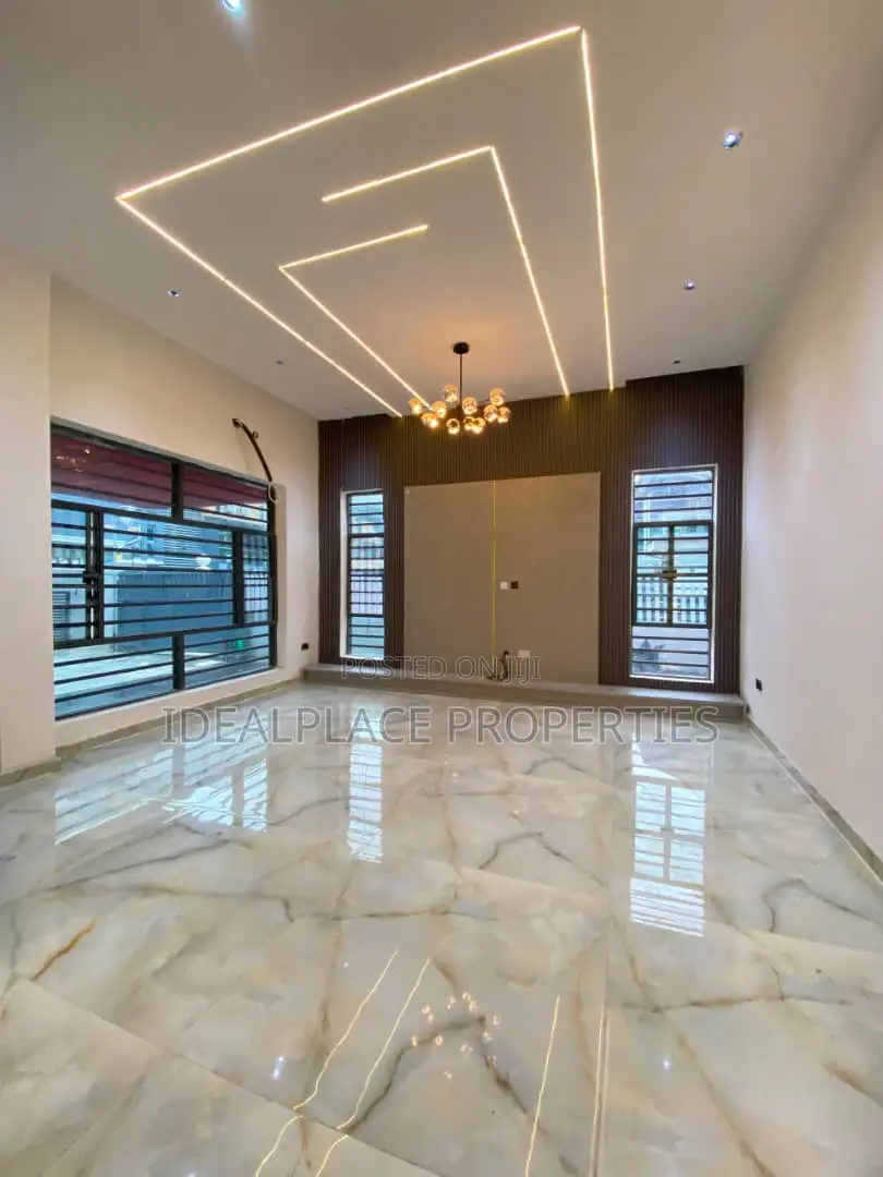 5bdrm Duplex in Ologolo for sale