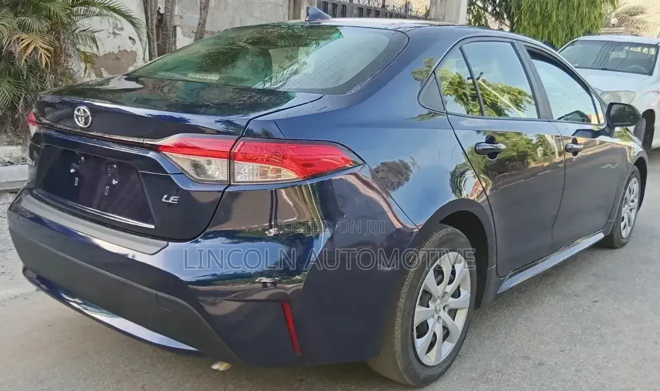 Toyota Corolla LE 2021 Blue
