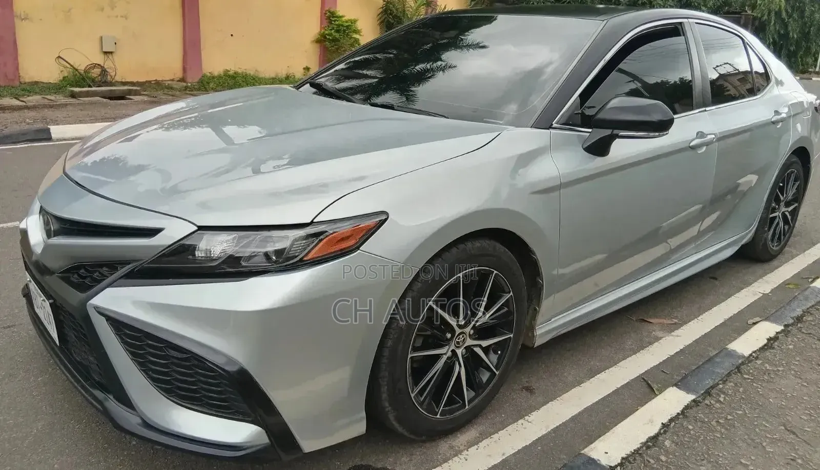 Toyota Camry SE 2022 Silver