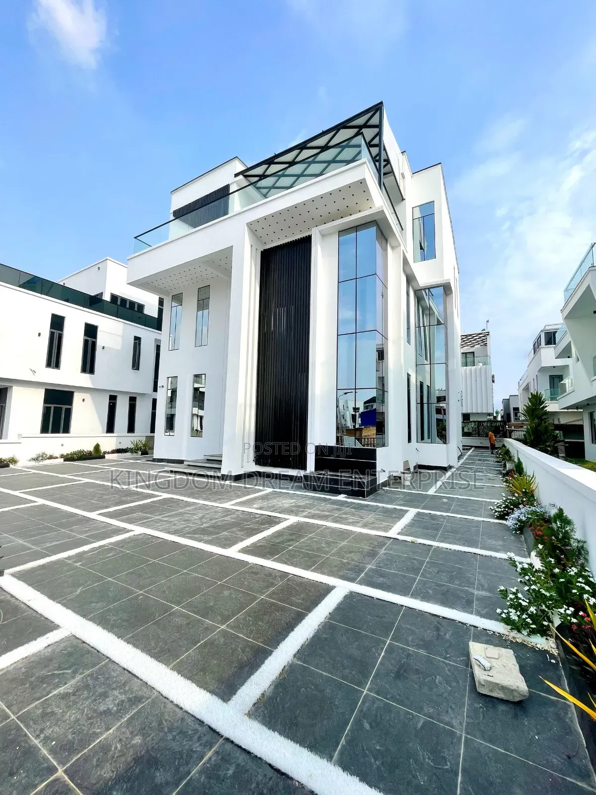 6bdrm Duplex in Osapa London Lekki for sale