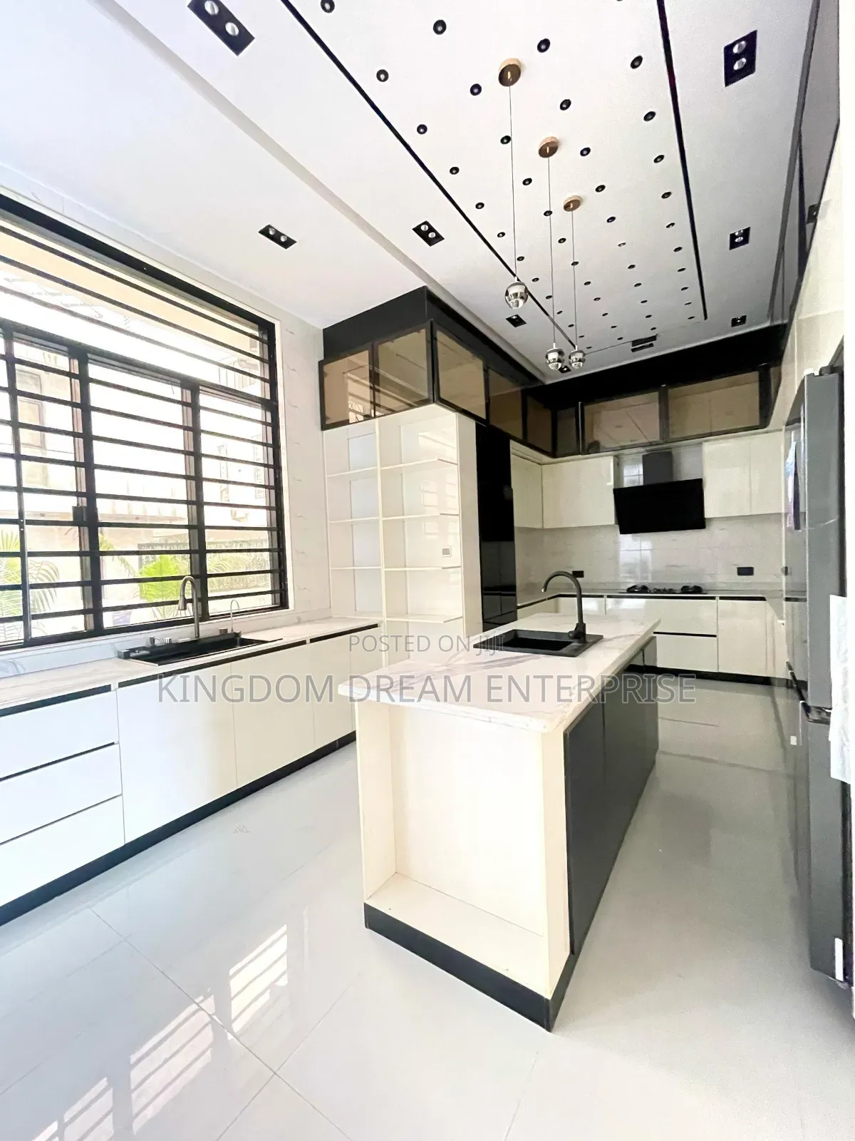6bdrm Duplex in Osapa London Lekki for sale