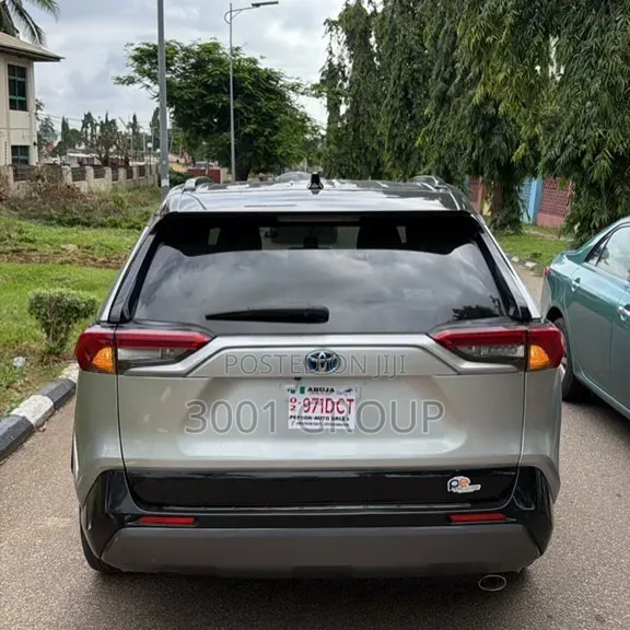 Toyota RAV4 2024 Silver