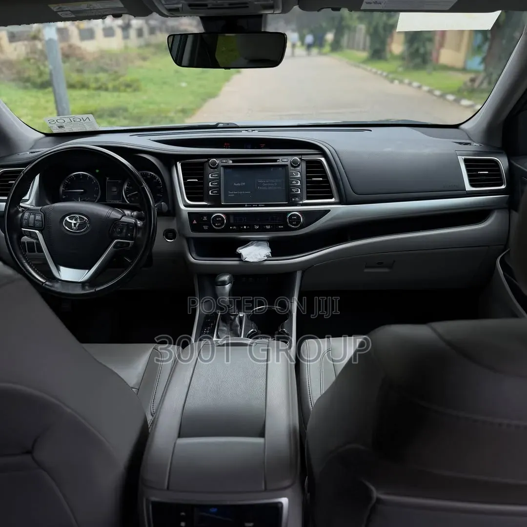 Toyota Highlander 2018 Blue