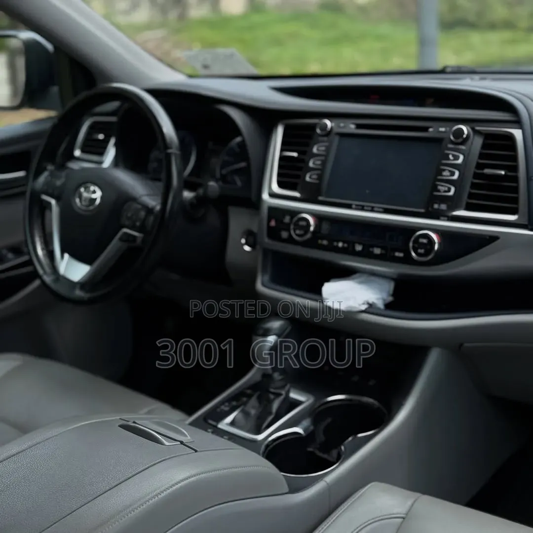 Toyota Highlander 2018 Blue