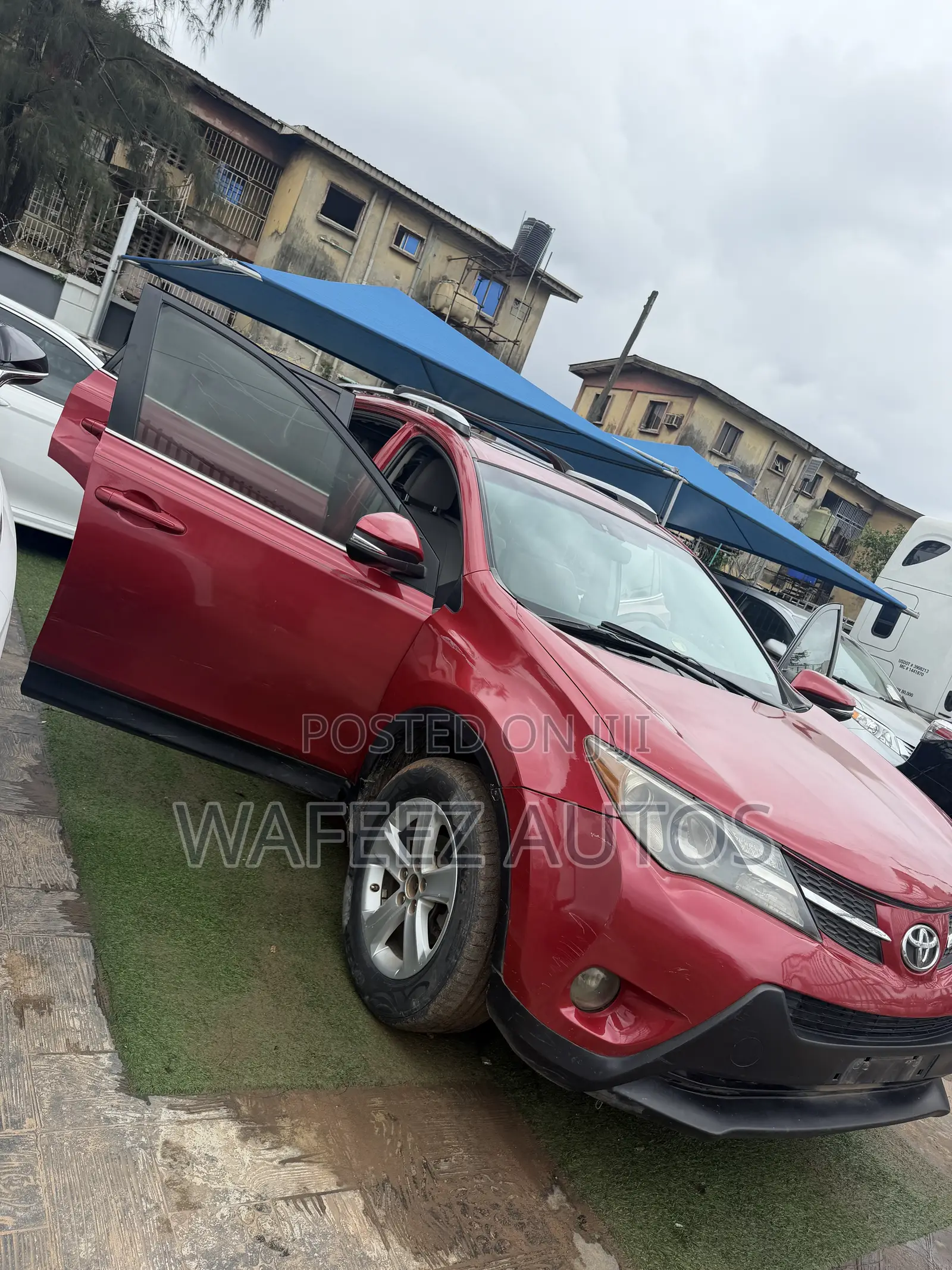 Toyota RAV4 XLE 4dr SUV AWD (2.5L 4cyl 6A) 2015 Red