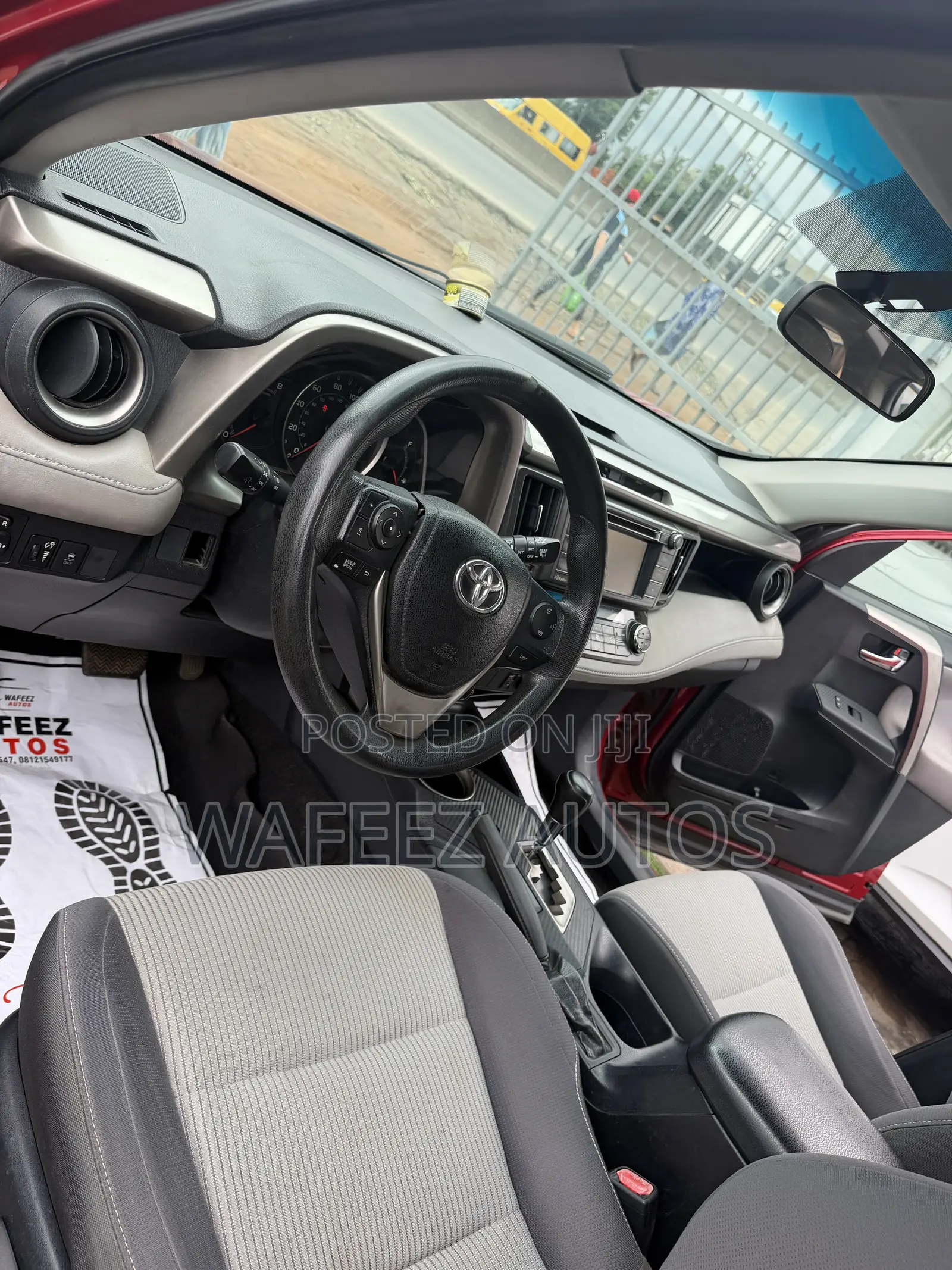 Toyota RAV4 XLE 4dr SUV AWD (2.5L 4cyl 6A) 2015 Red