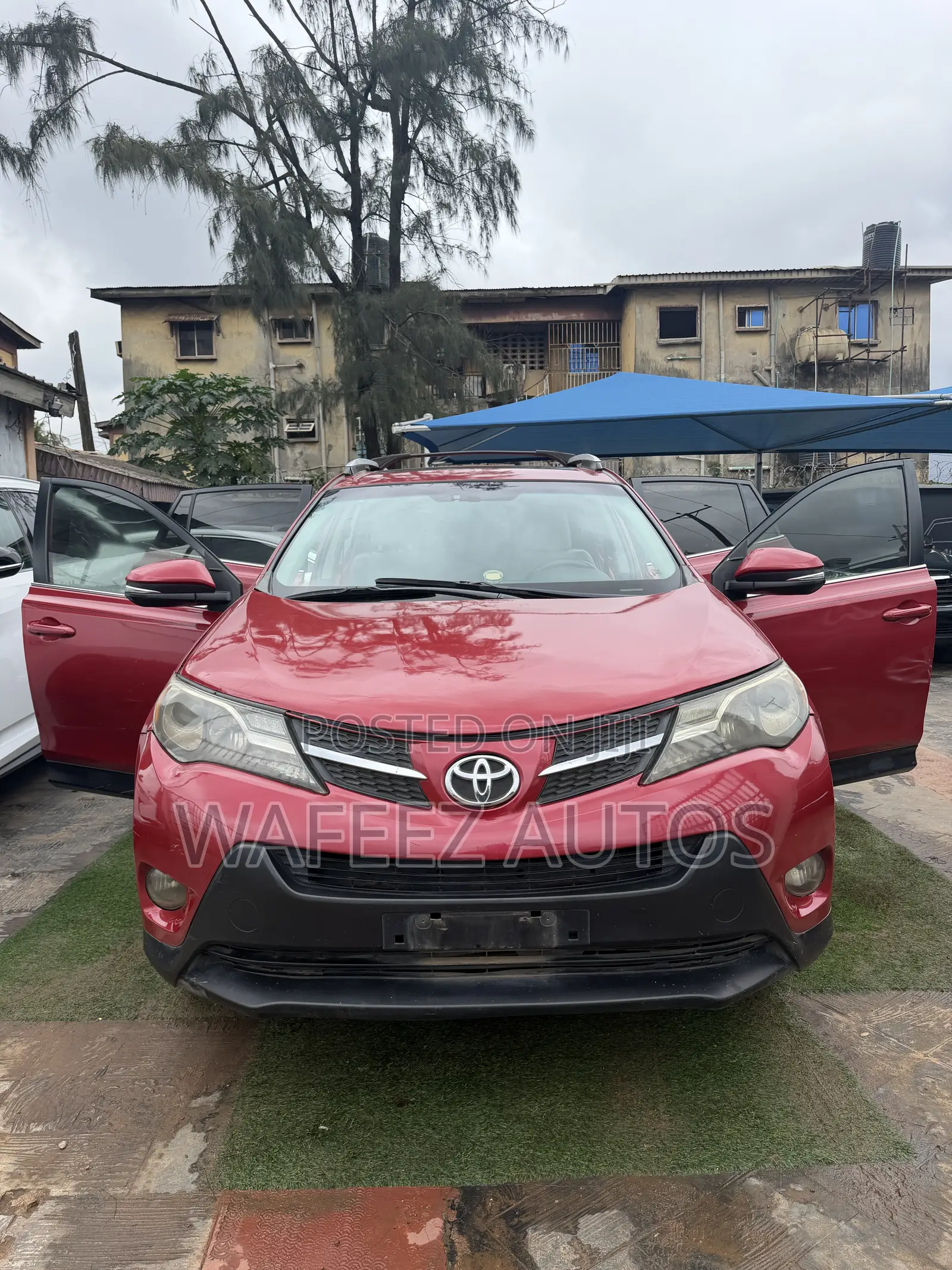 Toyota RAV4 XLE 4dr SUV AWD (2.5L 4cyl 6A) 2015 Red