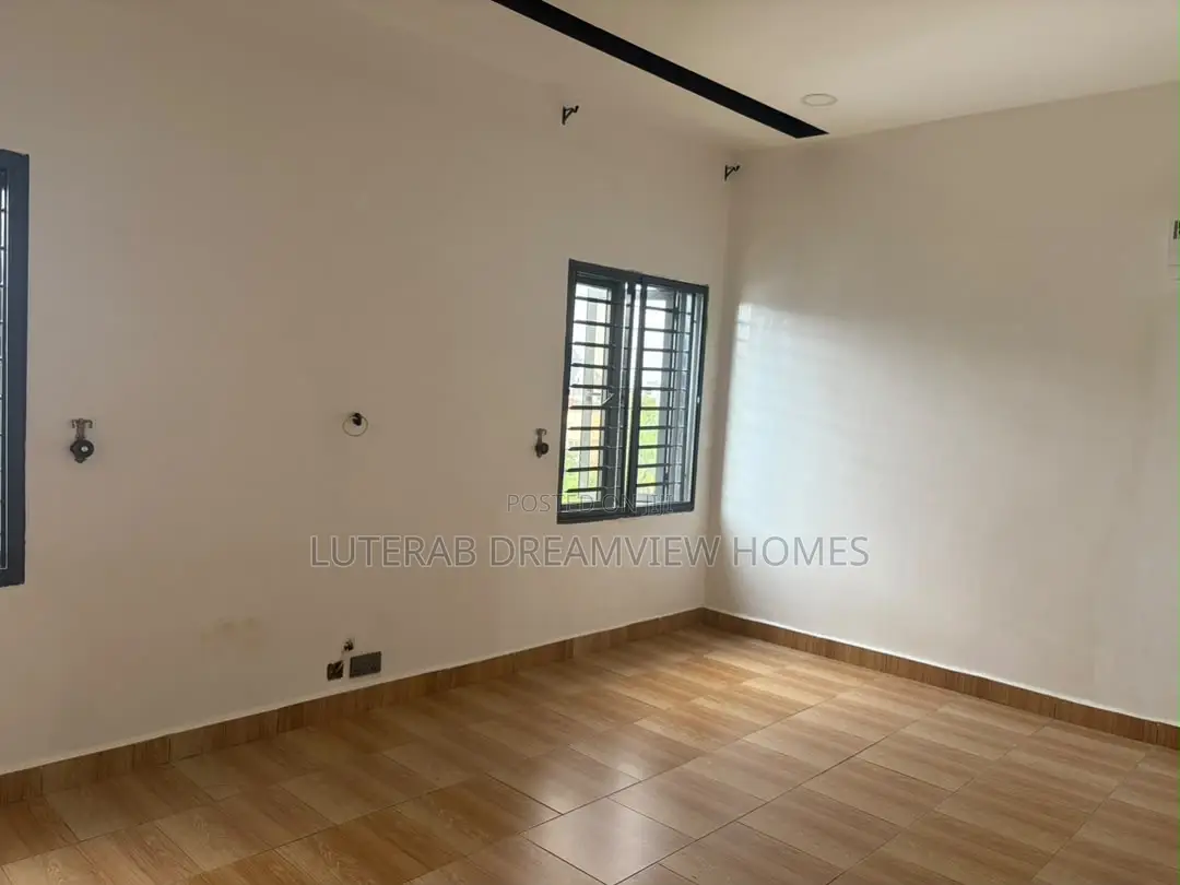 3bdrm Block of Flats in Wuye for rent