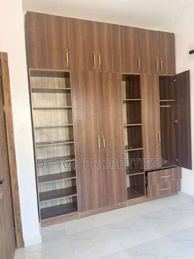 4bdrm Duplex in Ologolo Lekki for rent
