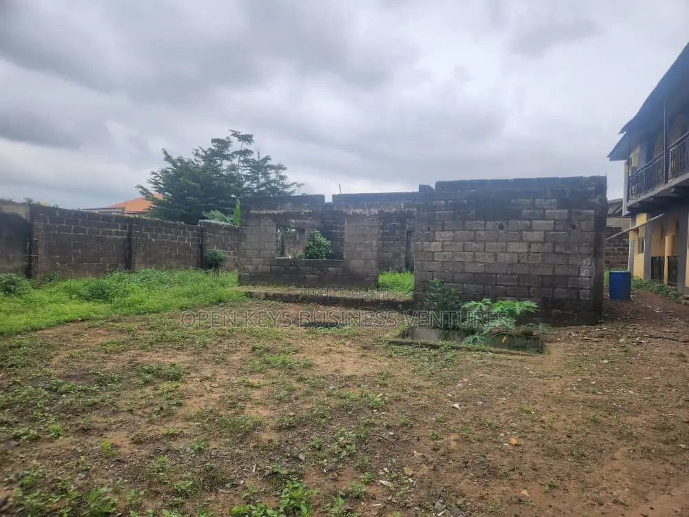 3bdrm Block of Flats in Ologede Estate, New, Akala Express for sale