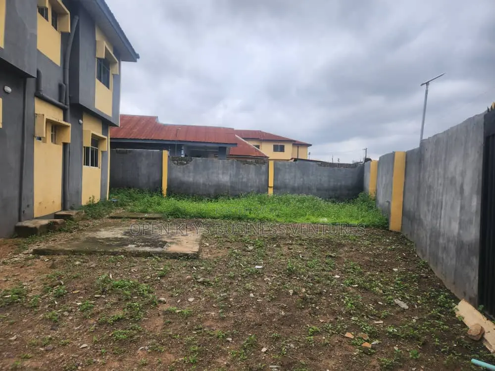 3bdrm Block of Flats in Ologede Estate, New, Akala Express for sale