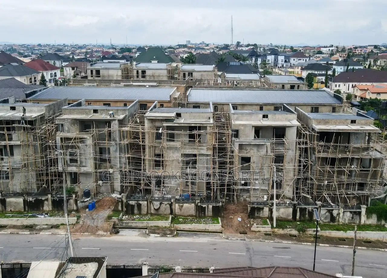 4bdrm Penthouse in Kolapo Ishola Gra, Akobo for sale