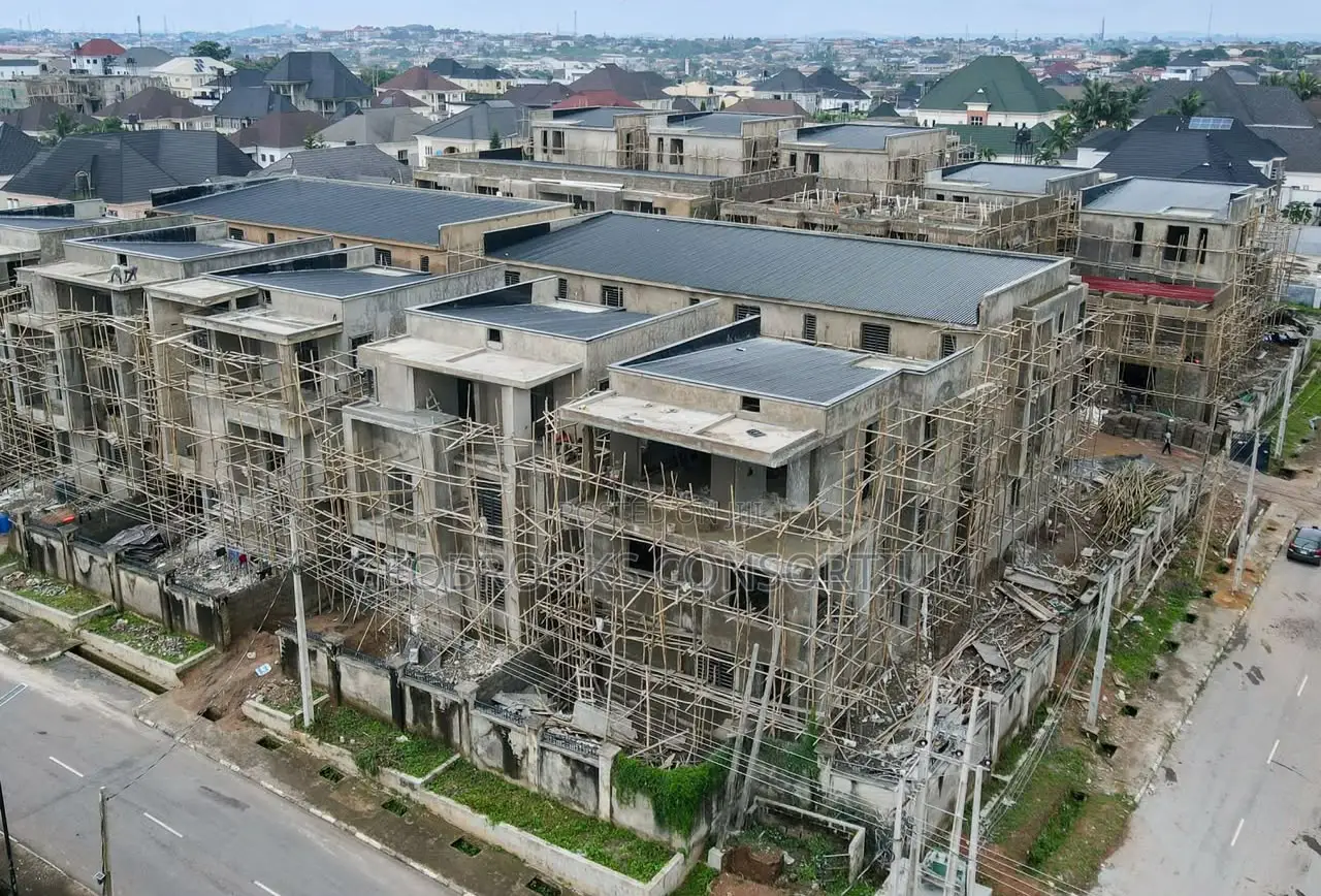 4bdrm Penthouse in Kolapo Ishola Gra, Akobo for sale