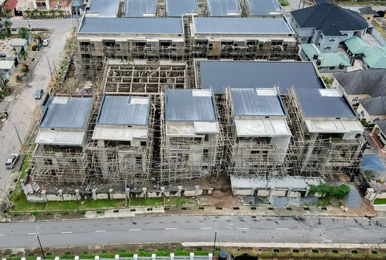 4bdrm Penthouse in Kolapo Ishola Gra, Akobo for sale